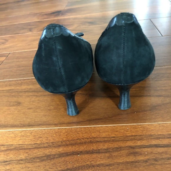 LAST CHANCE Ann Taylor Loft Kitten Heels - Picture 3 of 3